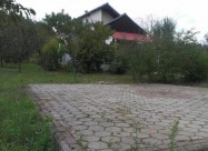Плац со куќа
