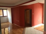 Se Prodava Preubav 3soben Komplet Renoviran Stan V