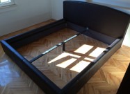 Продавам кревет за спална со гратис душек