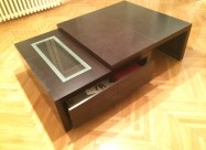 Продавам клуб маса, дрвена со фиока