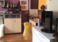Продавам стан во центар (до Бугарска амбасада) 53м