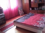 ИТНО ПРОДАВАМ КУЌА СО ДУЌАН НА ОДЛИЧНА ЛОКАЦИЈА!