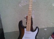 Elektriçna Gitara 