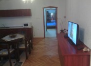 Se Izdava Sprat Od Kuka