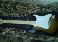 Elektriçna Gitara 