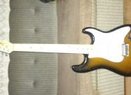 Elektriçna Gitara Se Prodava