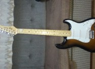 Elektriçna Gitara Se Prodava