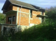 Se Prodava Kuka Vo Selo Karbunica