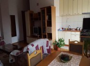 Se Iznajmuva Trosoben Stan Vo Centar