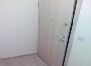 Se Iznajmuva Prazen Trosoben Stan Za Kancelarii Vo