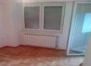 Se Iznajmuva Prazen Trosoben Stan Za Kancelarii Vo