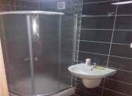 Se Iznajmuva Prazen Trosoben Stan Za Kancelarii Vo
