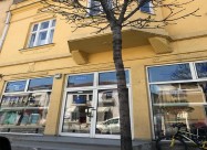 СЕ ИЗДАВА ДЕЛОВЕН ПРОСТОР ВО ДЕБАР МААЛО