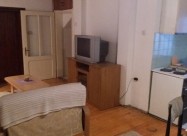 Издавам кат од куќа