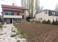 Prodavam Kuka Na Prekrasna Lokacija