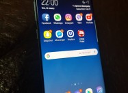 Samsung Galaxy S8  Staklo Je Malo Razbijeno