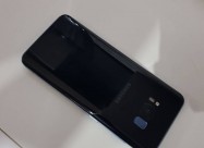 Samsung Galaxy S8  Staklo Je Malo Razbijeno