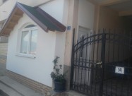 Se Izdava Sprat Od Kuka