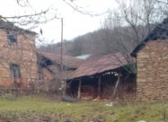 Prodavam Selski Kuki So Dvorno Mesto