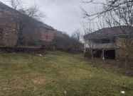 Prodavam Selski Kuki So Dvorno Mesto